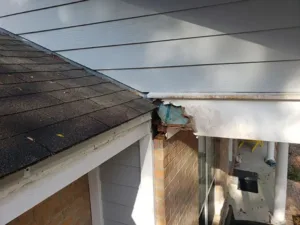 Lack of kickout flashing results in rotted siding